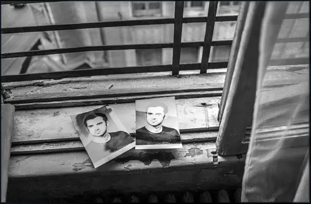 Bucarest Autoportraits a la Fenêtre